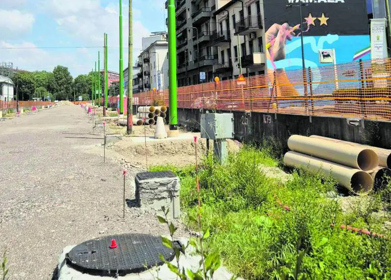 Amianto nel cantiere di piazzale Stuparich. Extracosti e si allontana la fine dei lavori
