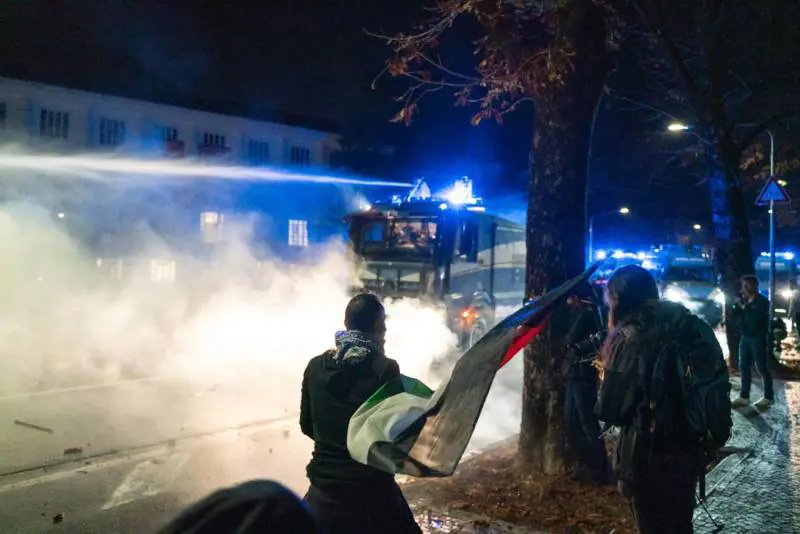 Udine, 11 agenti feriti dai pro Pal. Due sono gravi