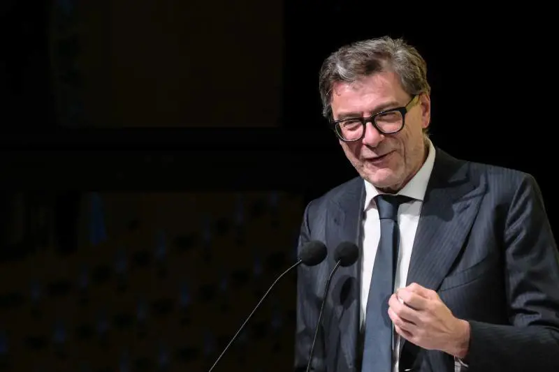 Manovra, si tratta con le banche per un contributo "volontario"