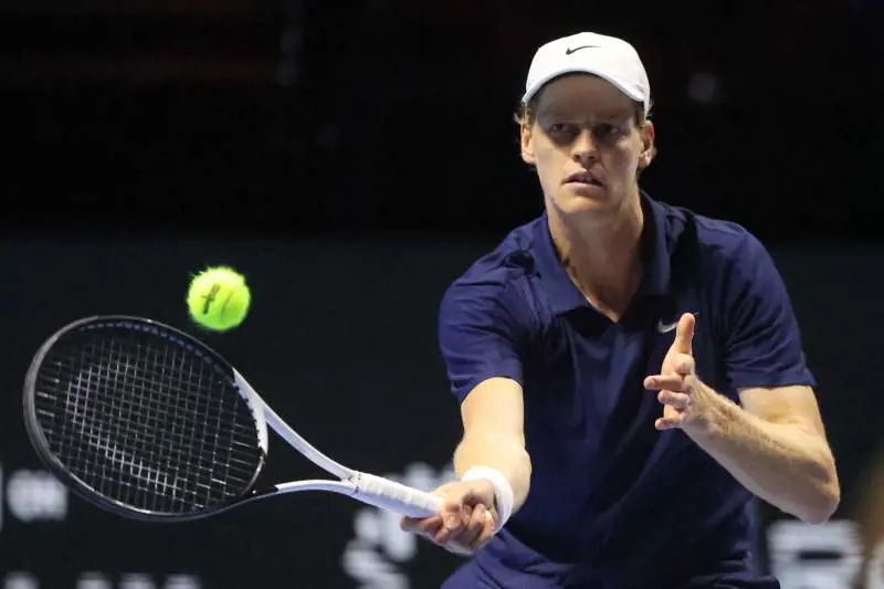Sinner strapazza Tsitsipas: ora c'è Djokovic