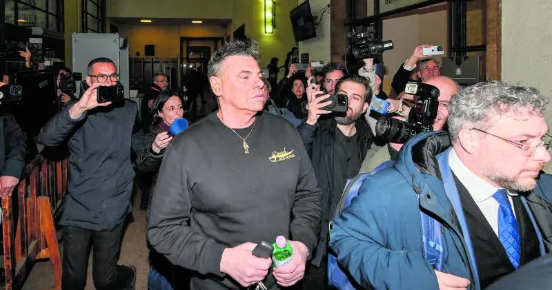 Le pene di Lacerenza e Nobile: champagne e Protezione civile