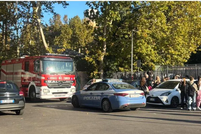 Evacuato il Liceo Marconi di Pescara: decine di studenti intossicati da una sostanza irritante