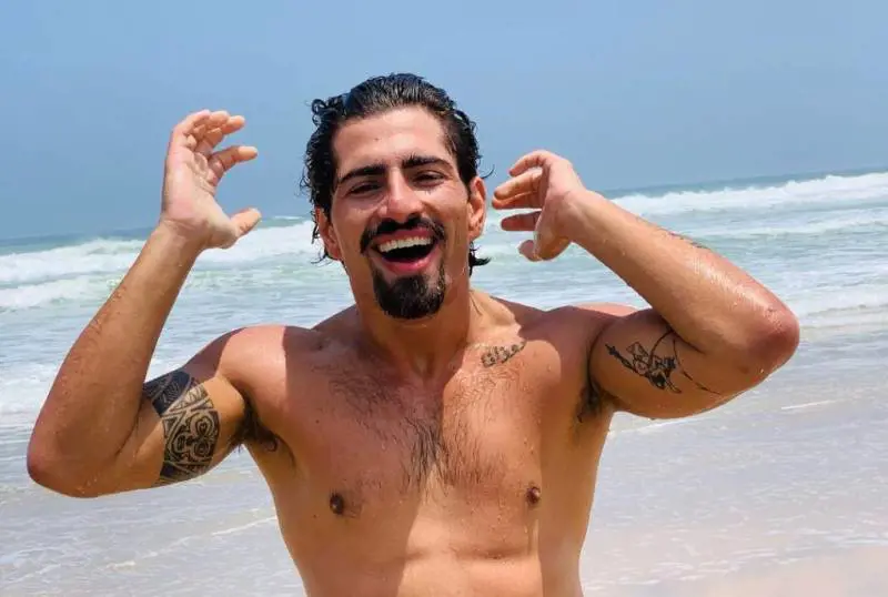 GF, Giulio Carotenuto: "Tornato a casa, ho indossato un camice e curato un paziente"