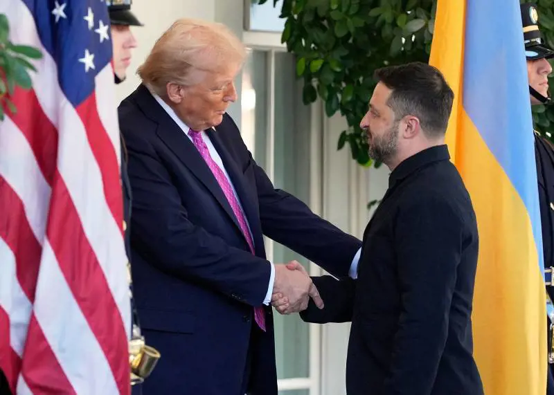 Diktat di Trump: "Cedi o è finita". E ora Zelensky apre a Budapest