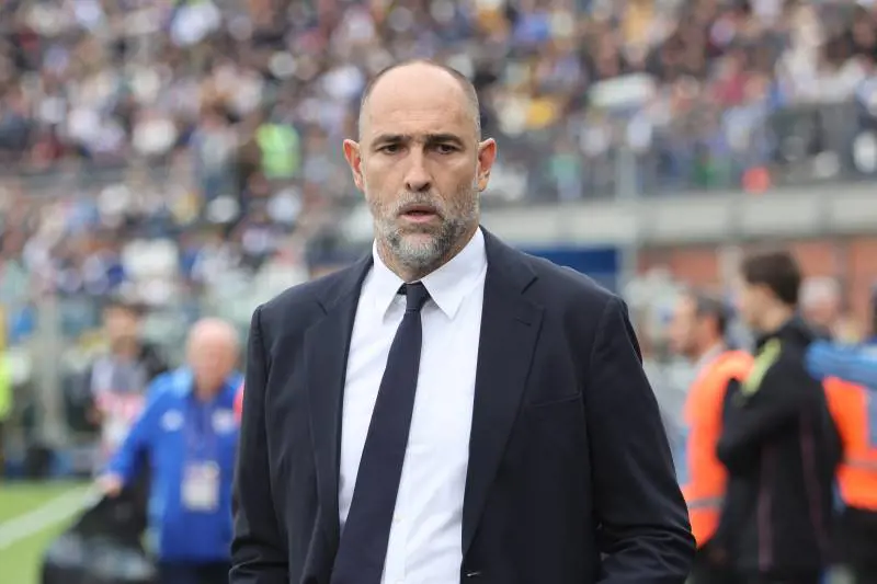Tudor: "Il loro allenatore sceglie tutti i giocatori...". Fabregas: "Ma io con rispetto a lui do del mister..."