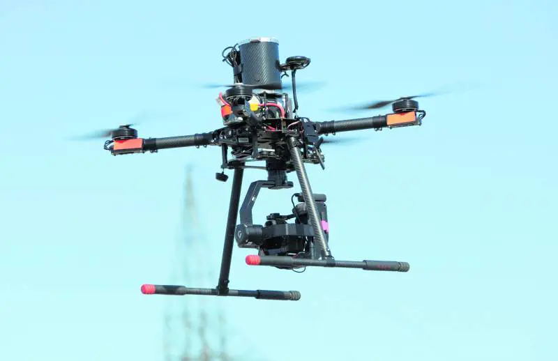 I guasti sulle linee elettriche? Si "scovano" coi droni