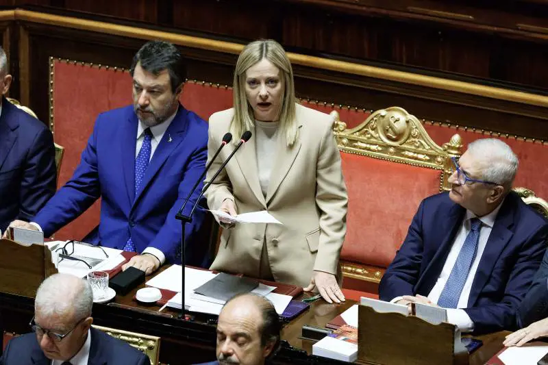 Meloni: "Italia in Ue forte di una rara stabilità politica". Poi la stoccata alla Flotilla: "Da noi vera solidarietà"
