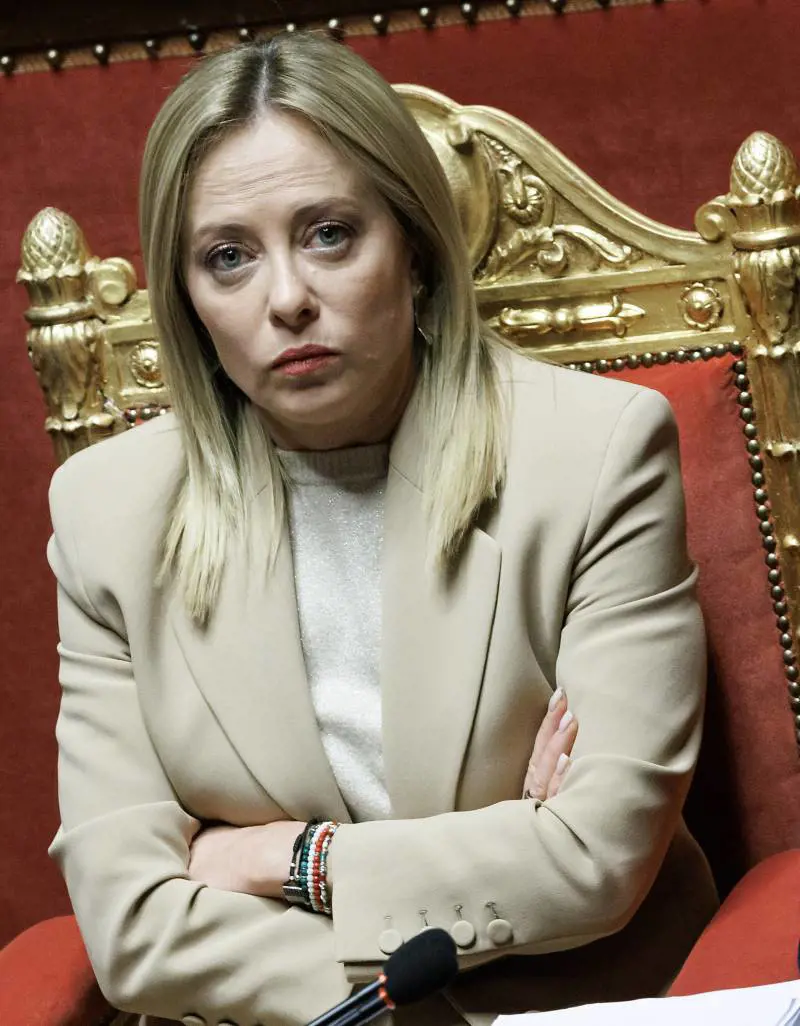 Giorgia all'attacco stende Schlein & C. "Fango sull'Italia"