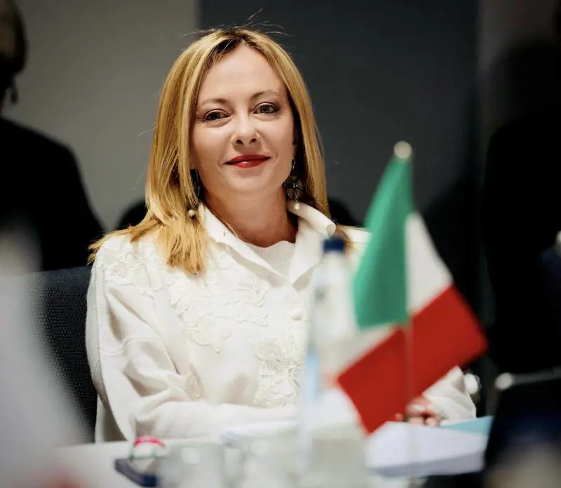 Meloni in pressing su auto e ambiente. "Serve flessibilità". Vertice con Zelensky che chiede sostegno per le armi a Kiev