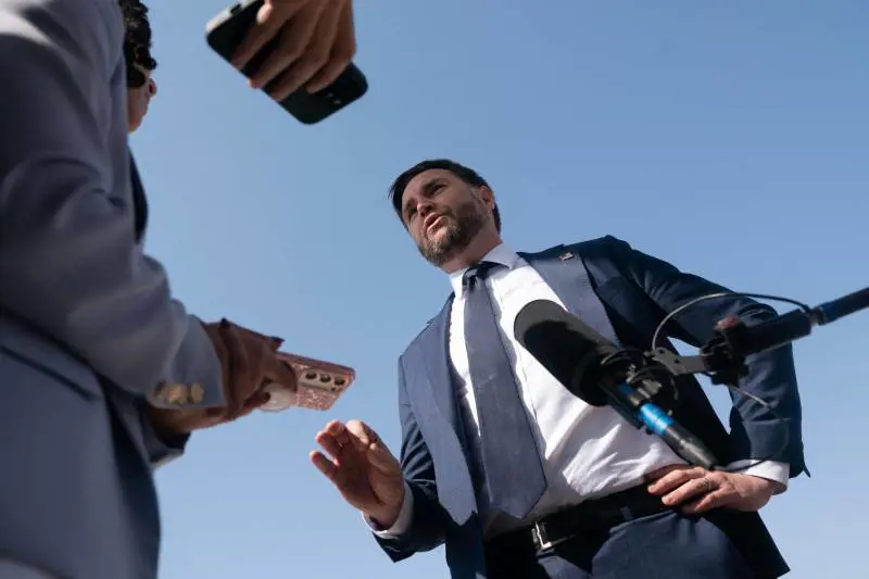 Vance promette: forza internazionale disarmerà Hamas