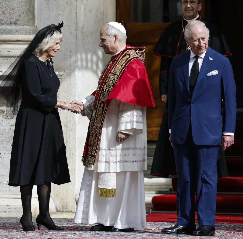 Leone, Carlo e Camilla: preghiera storica