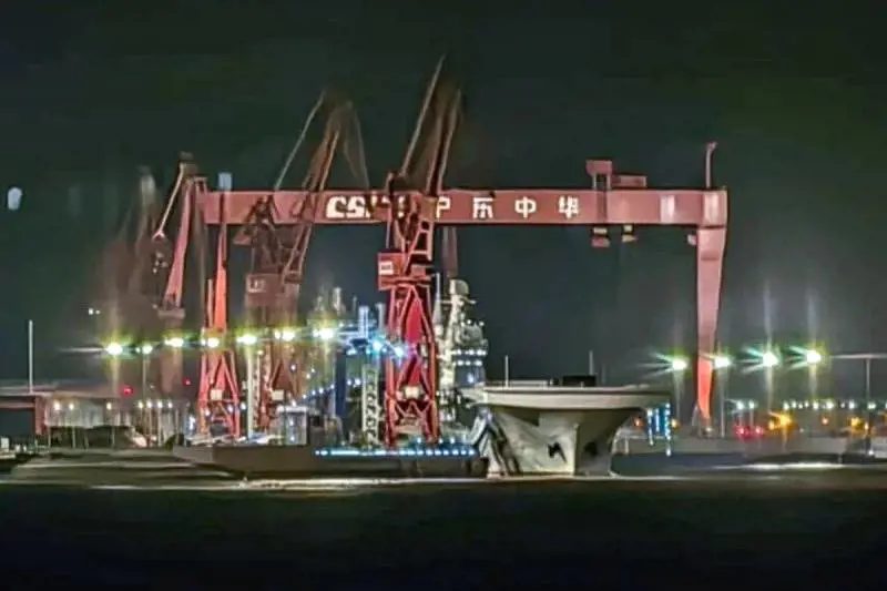 Nave da guerra anfibia e droni: la Cina prepara il "binomio d'assalto". Cosa svelano le immagini