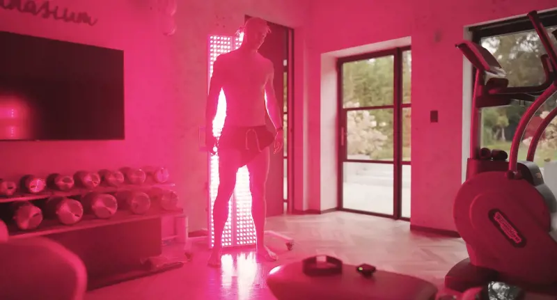 Haaland si cura con la terapia della "luce rossa": a cosa serve