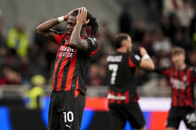 Il Milan frena a San Siro contro il Pisa: 2-2. Athekame salva i rossoneri nel recupero