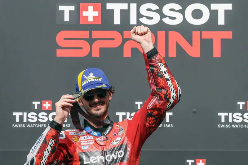 MotoGP, Bagnaia risorge a Sepang: conquista pole position e Sprint Race