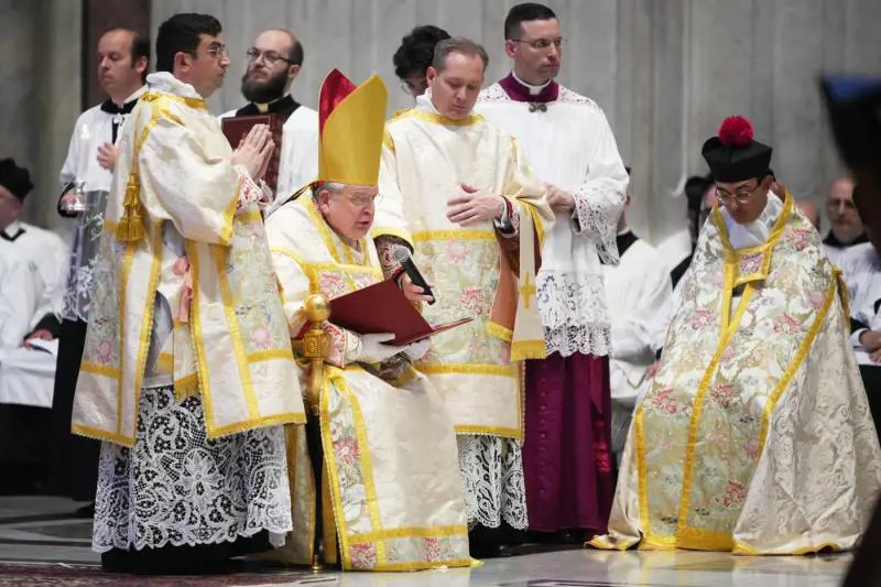 Rivincita dei conservatori. Burke a San Pietro con la messa in latino