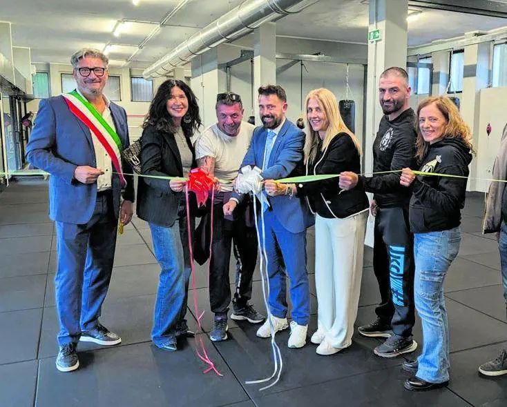 Nelle botteghe abbandonate dell'Aler nasce una palestra di boxe per i giovani