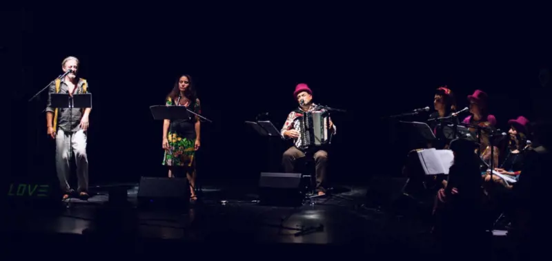 La rivolta della gioia si gioca fra Vangeli e vittime