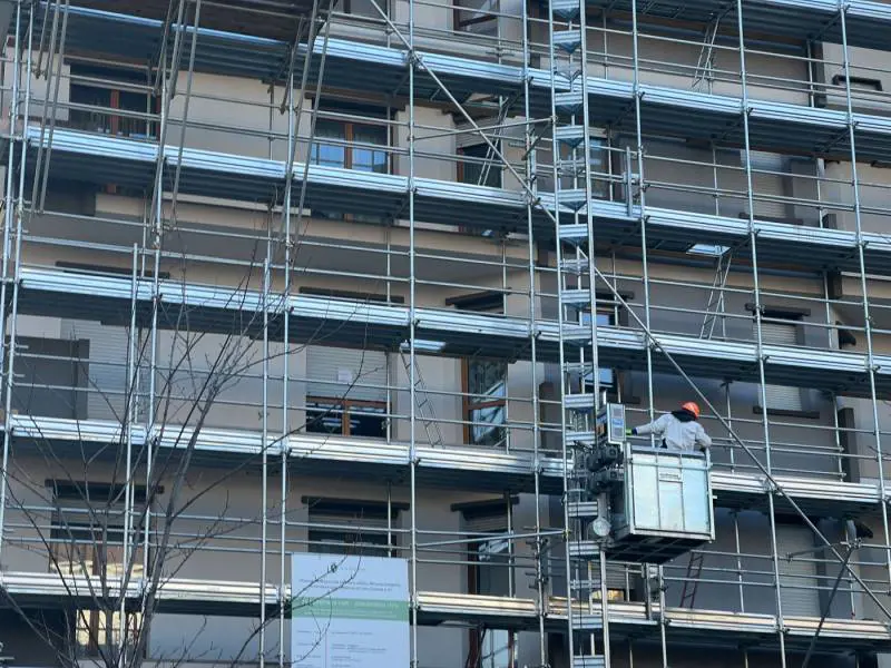 Se i ladri entrano in casa coi ponteggi sono responsabili la ditta e il condominio