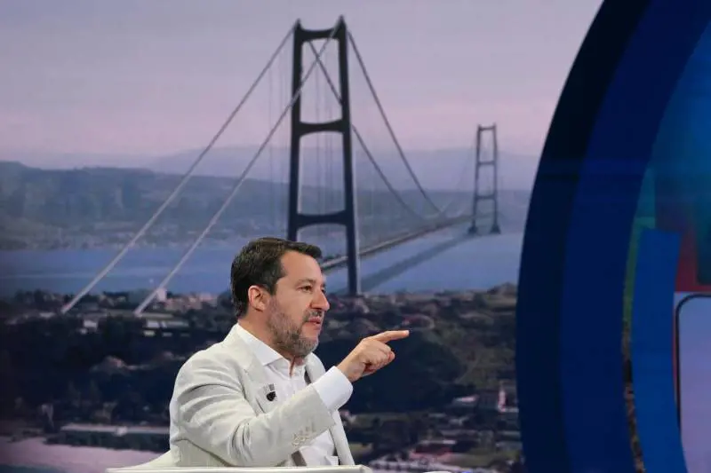 Ponte sullo Stretto, l'ira di Salvini: "Decisione politica della Corte dei Conti"