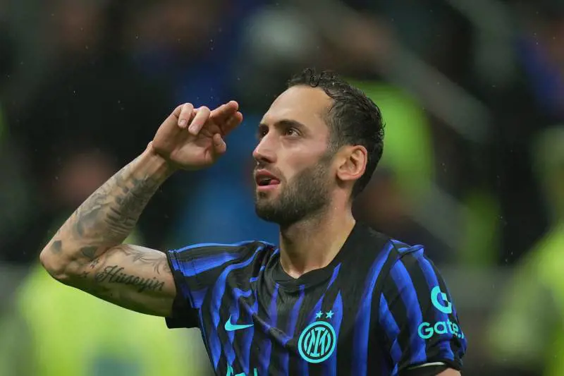 Inter tutto in un tempo. Torna a correre, umilia la Fiorentina e aggancia i rossoneri