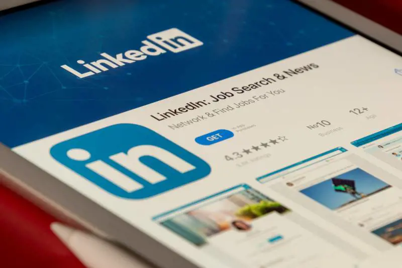 Privacy, dal 3 novembre LinkedIn userà i dati degli utenti per addestrare la sua IA