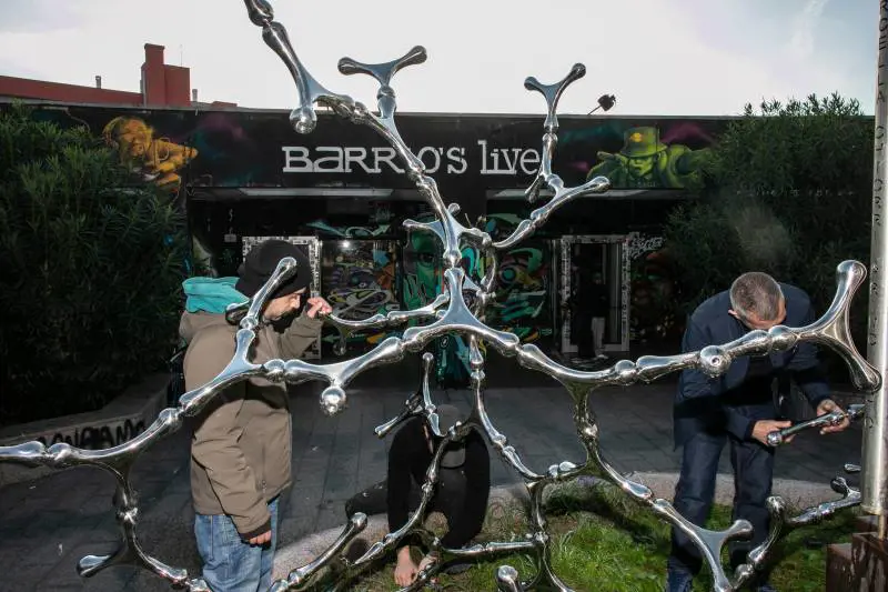 Le "Waterbones" di Loris Cecchini animano il Barrio's e partono per Roma