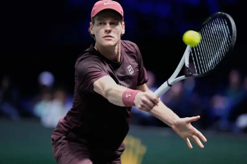 Sinner è fantastico: sconfigge Shelton in due set e vola in semifinale a Parigi