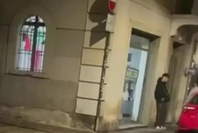 Cori fascisti in sede. Fdi commissaria i giovani di Parma. "No a lezioni dal Pd"