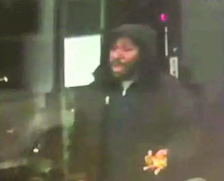 Londra, l'aggressore del treno sospettato di altri 3 accoltellamenti