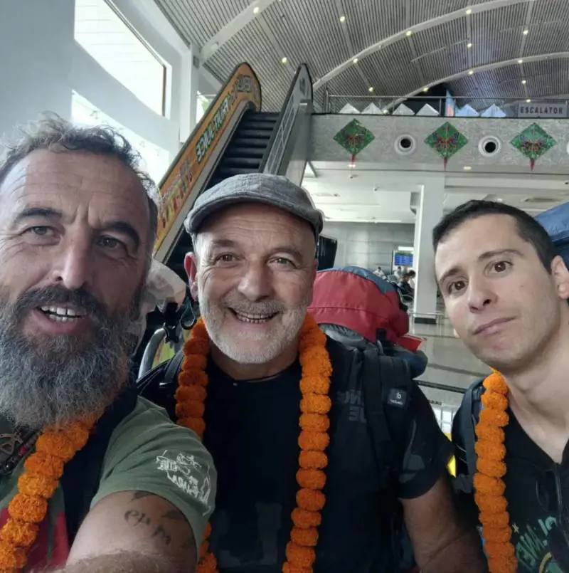 Alpinisti travolti dalla valanga in Nepal: un morto e 2 dispersi, l'allarme dell'amico