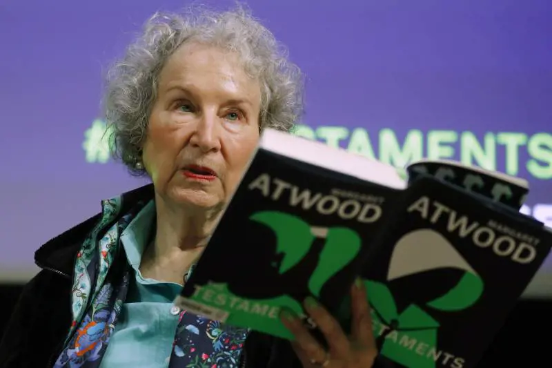 Atwood, quante vite in una scrittrice