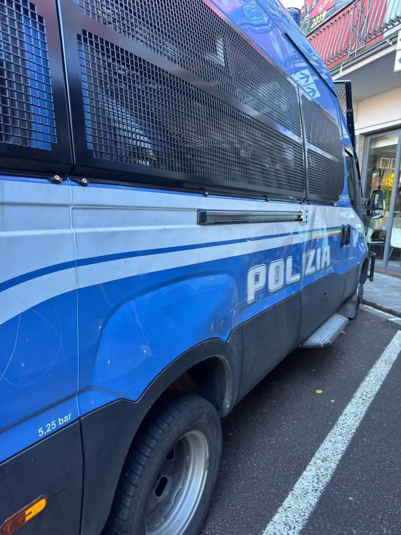 "Questo è tentato omicidio". L'ira degli agenti sugli scontri post-rave a Modena