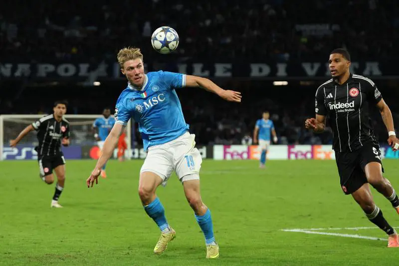 Il Napoli sonnolento non sfonda: si complica il cammino Champions