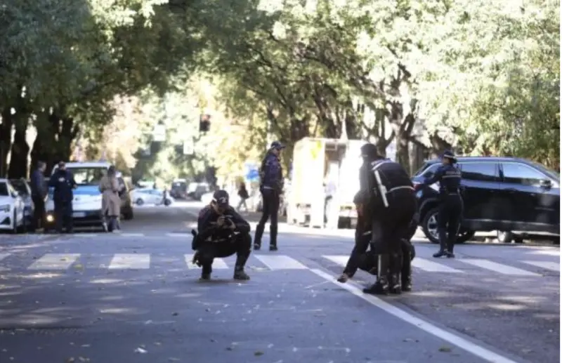 Investito sulle strisce a Milano da un furgone pirata: muore un 86enne