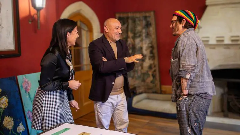 Il Johnny Depp pittore espone i suoi "Flowers" da Deodato