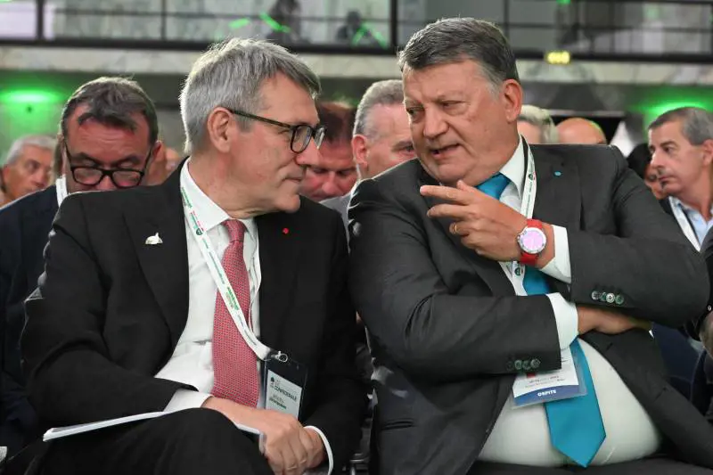 Piazze divise, giudizi discordanti, date alternative: la manovra spacca i sindacati