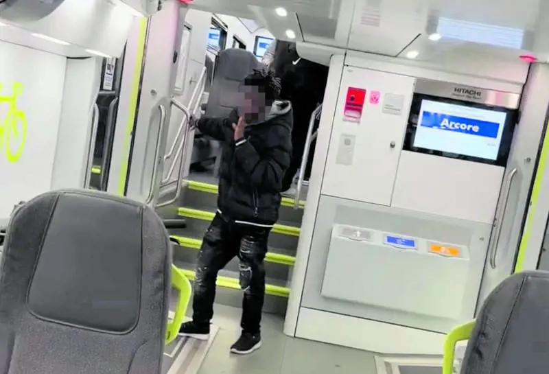  Modella aggredita in treno: "Nessuno mi ha aiutata"