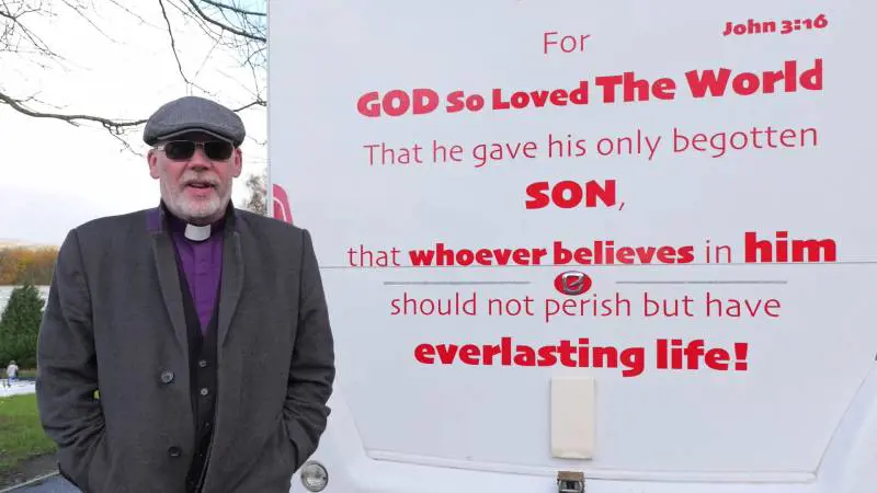 L'ultima follia woke: citare la Bibbia è "incitamento all'odio"