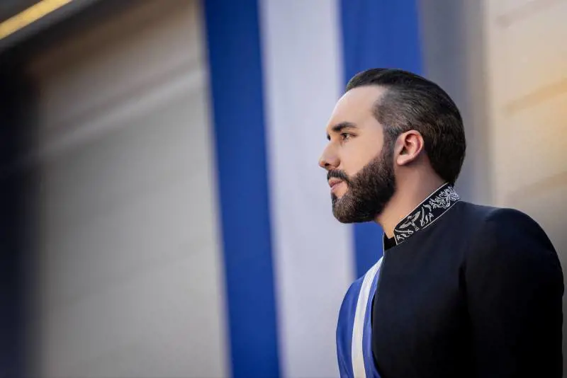 Guerra a gang (e tatuaggi), crypto e Surf City: chi è Nayib Bukele, presidente di El Salvador