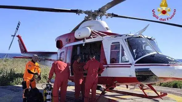Arezzo, ritrovato l’elicottero precipitato domenica per un'avaria. A bordo due persone