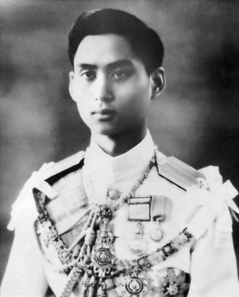 La pistola e gli occhiali. La misteriosa morte del Re di Thailandia Rama VIII