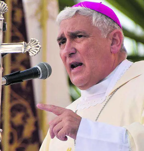 Abusi, il Vaticano indaga sul vescovo: la denuncia di un ex seminarista