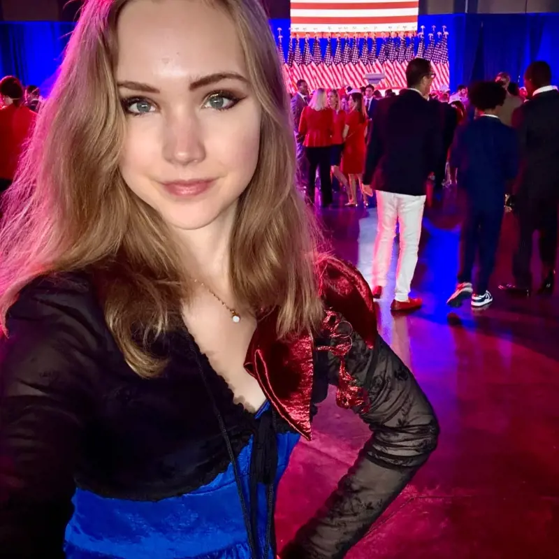 "In Germania non sono al sicuro, asilo negli Usa": chi è Naomi Seibt, l'anti-Greta dell'Afd