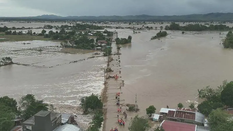 Filippine in ginocchio per il tifone Fung-Wong: 1,4 milioni di sfollati, si fa la conta dei morti