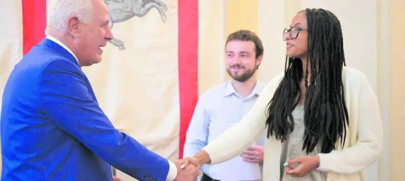 Case e slogan, i guai della "nuova Schlein"