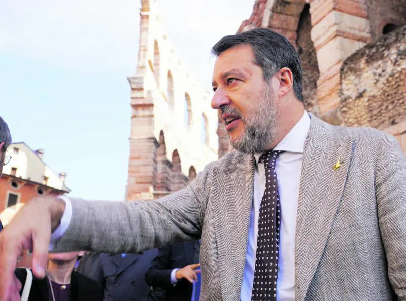 Giro di vite: baby gang, permessi di soggiorno e occupazioni abusive