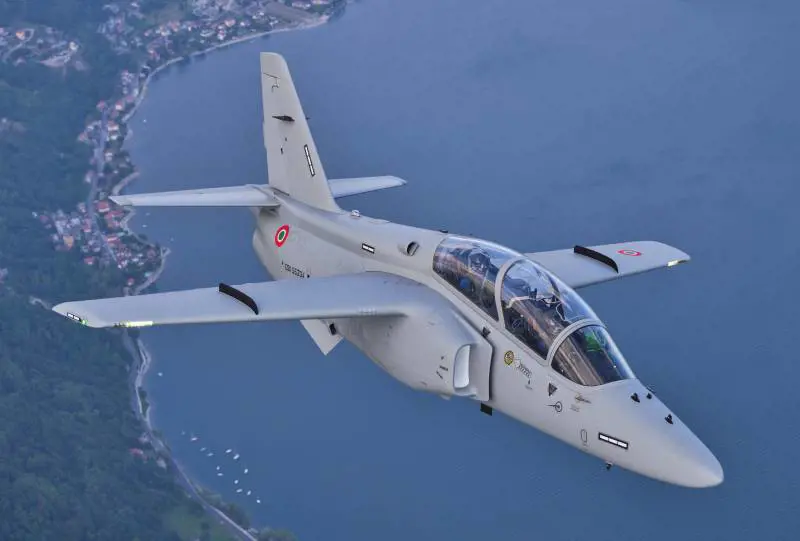 Leonardo, al decollo il jet dei cadetti