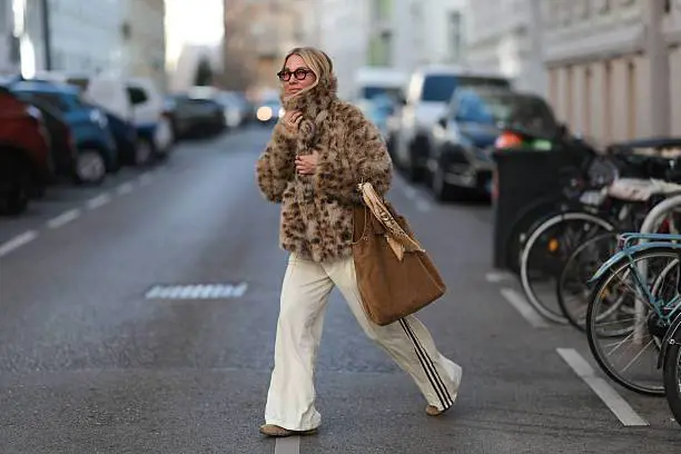 Pantaloni bianchi, idee per indossarli anche in inverno