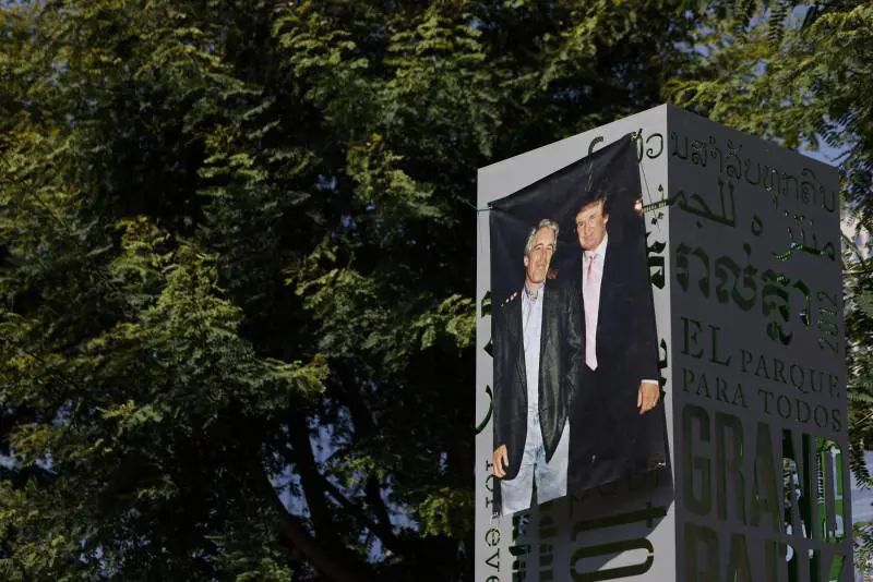 Epstein, mail scandalo su Trump. "La Giuffre è stata ore con lui"